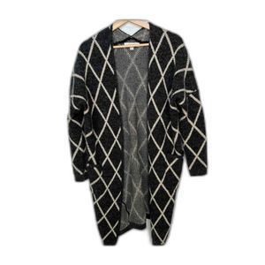 La Vie 89 Small Oversized Grey & Cream Diamond Pattern Long Knit Cardigan